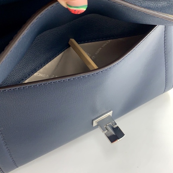 Michael Kors Kinsley Medium Flap Shoulder Bag Crossbody in NAVY COLOR - Picture 10 of 15